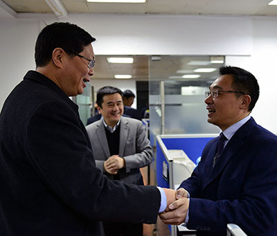 集團領(lǐng)導至我司團拜  送上新春的問候和祝福